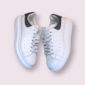 Alexander McQueen Women's Oversized Sneaker in White/Black Size 38.5/8.5 $590